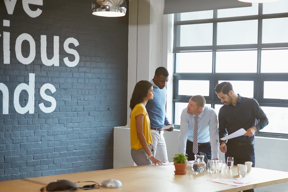 B2B Influencer Marketing: Rates, Deal Structures and ROI Measurement